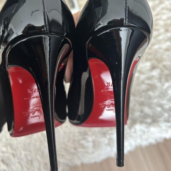Christian Louboutin Patent Pointed toe Pumps - Picture 9 of 14
